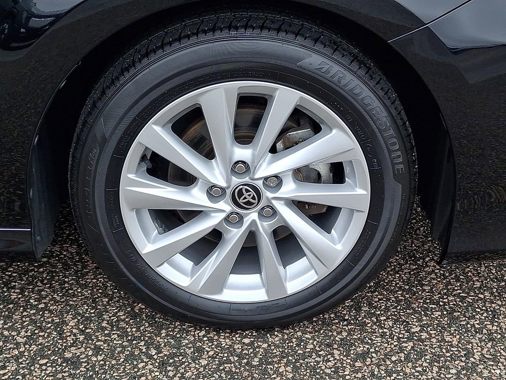 Used 2021 Toyota Camry LE image 11