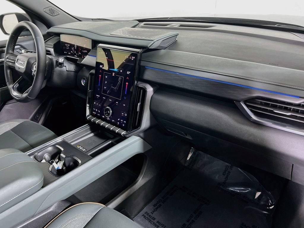 Used 2025 GMC Acadia AT4 w/ LPO, Floor Liner Package AWD/4WD image 27