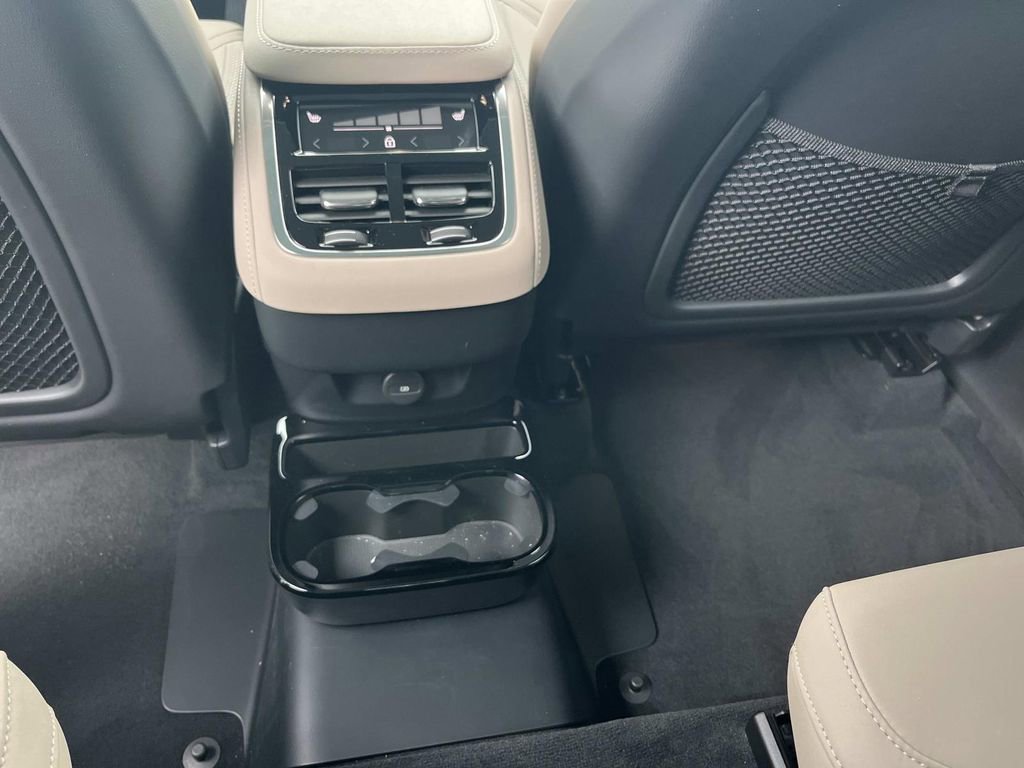 Certified 2026 Volvo XC90 B5 Plus AWD/4WD image 17