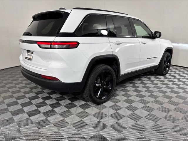 Used 2025 Jeep Grand Cherokee Altitude w/ Trailer Tow Package AWD/4WD image 6
