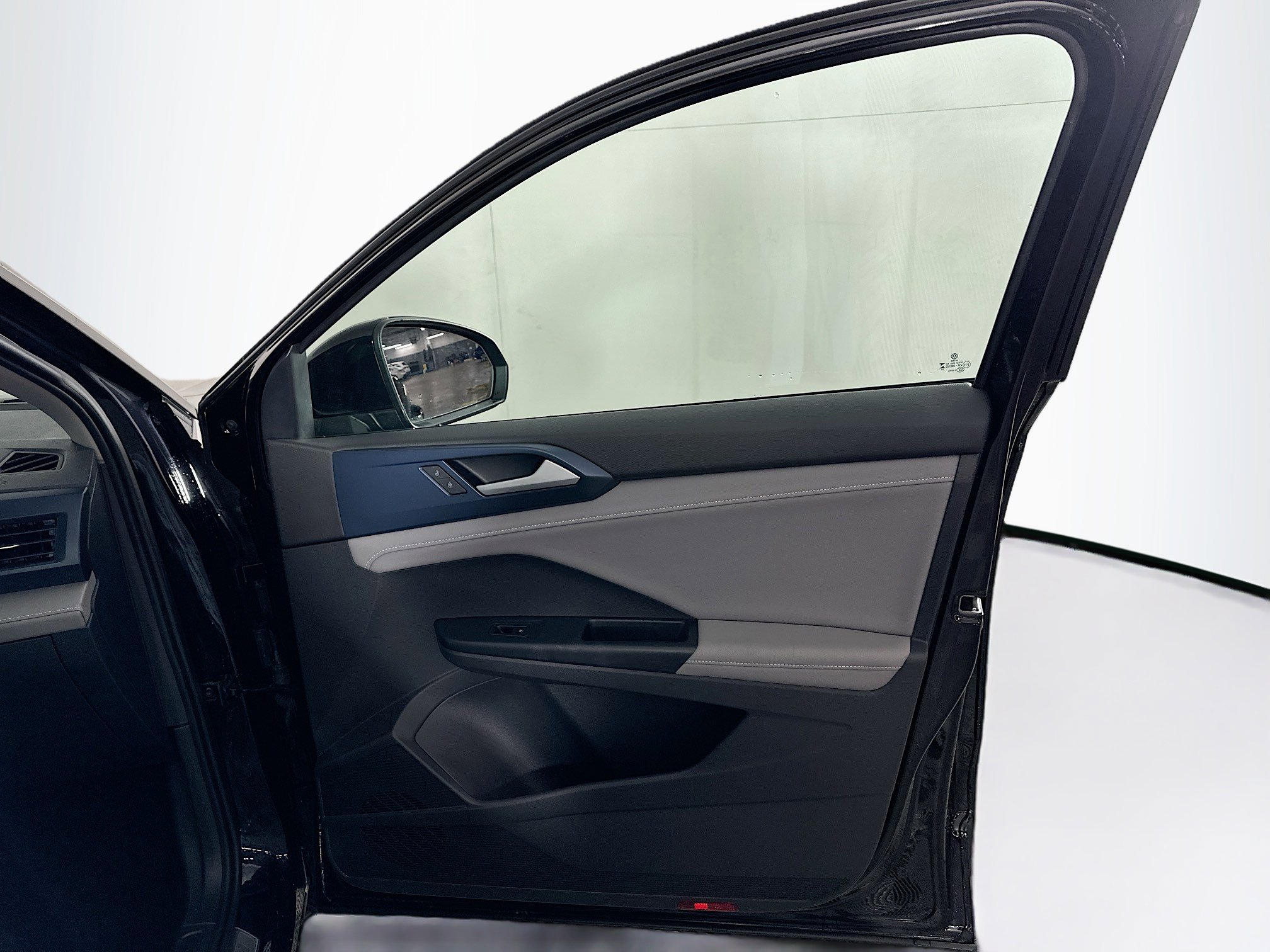 Used 2024 Volkswagen Taos SE image 29