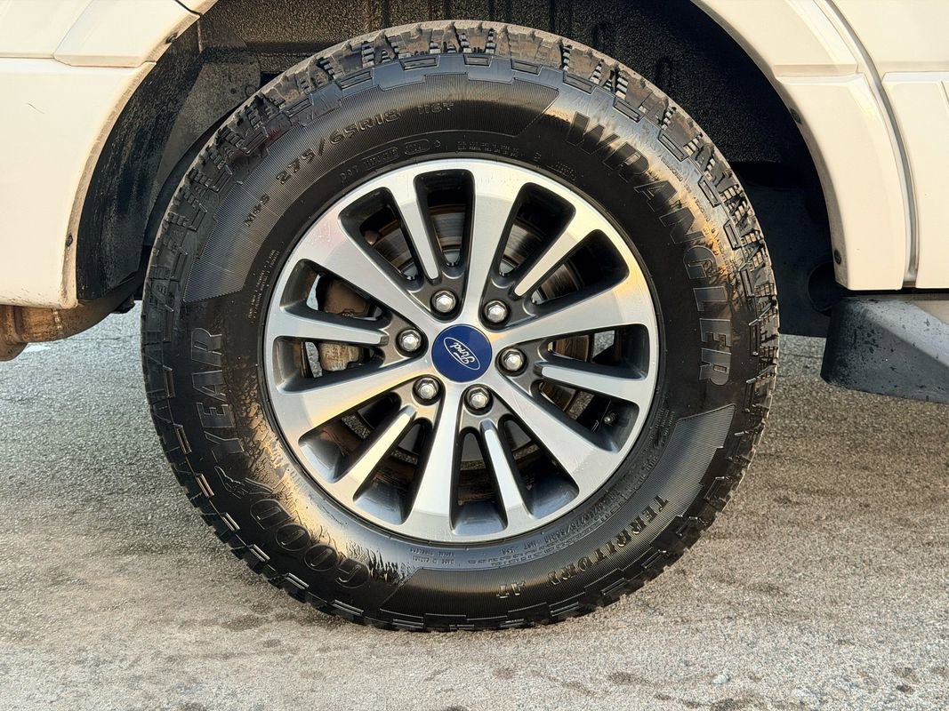 Used 2015 Ford Expedition XLT w/ Equipment Group 201A image 29