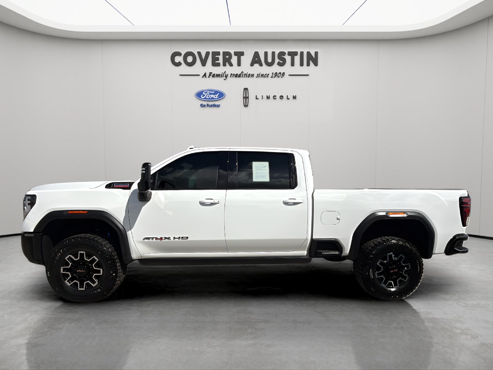 Used 2024 GMC Sierra 2500 AT4X AWD/4WD image 2
