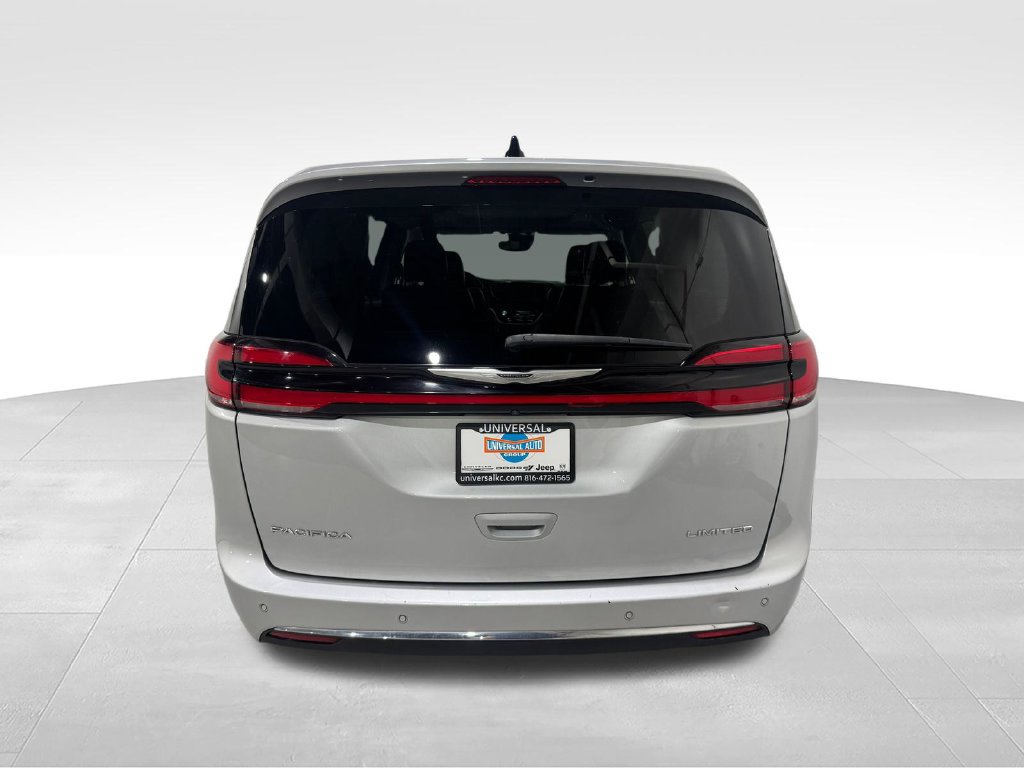 Used 2024 Chrysler Pacifica Limited FWD image 27