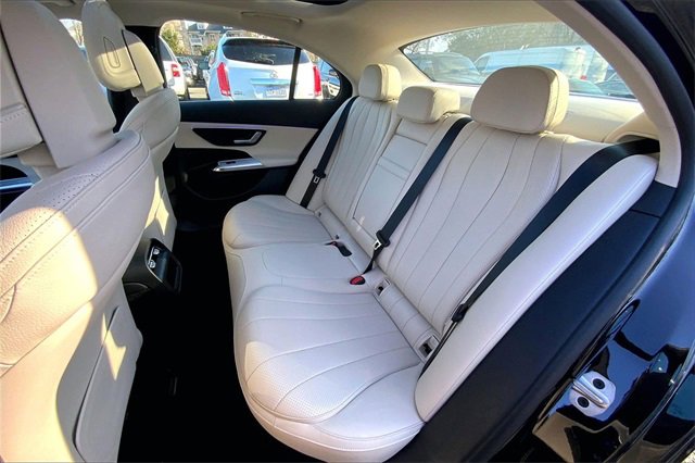 Used 2025 Mercedes-Benz E 350 4MATIC Sedan image 17