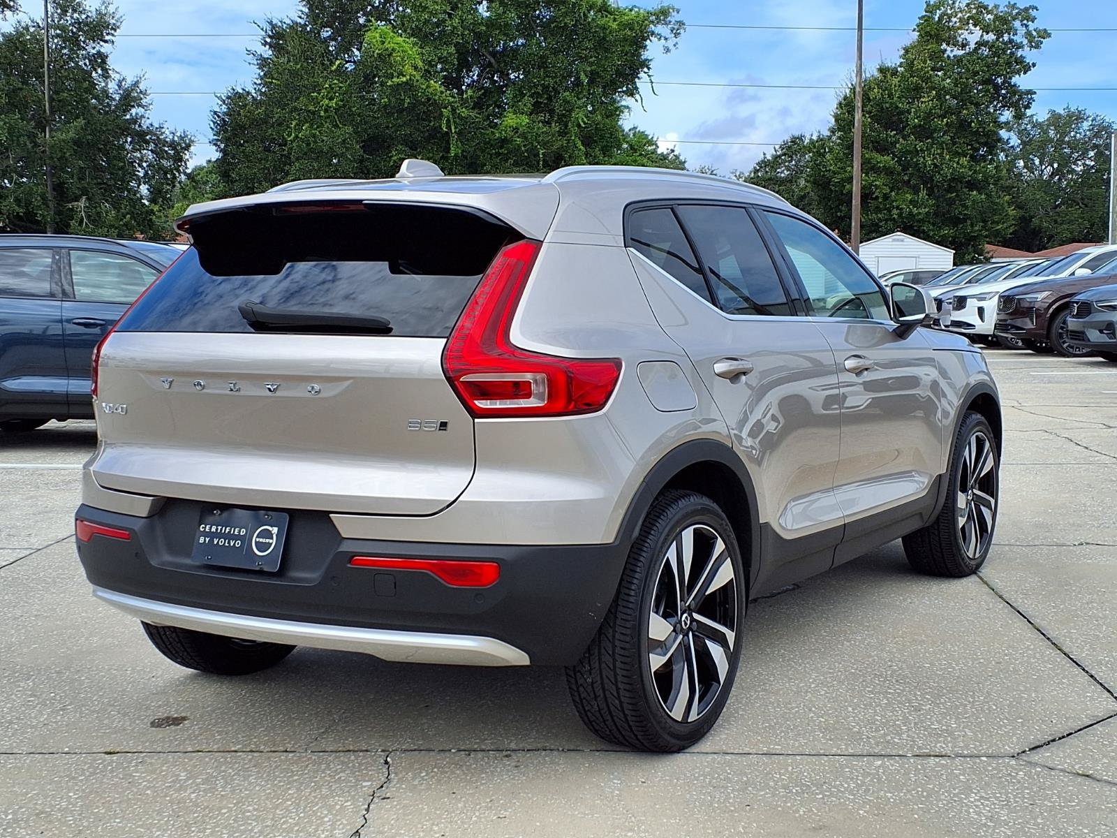 Certified 2023 Volvo XC40 B5 Plus w/ Protection Package Premier AWD/4WD image 7