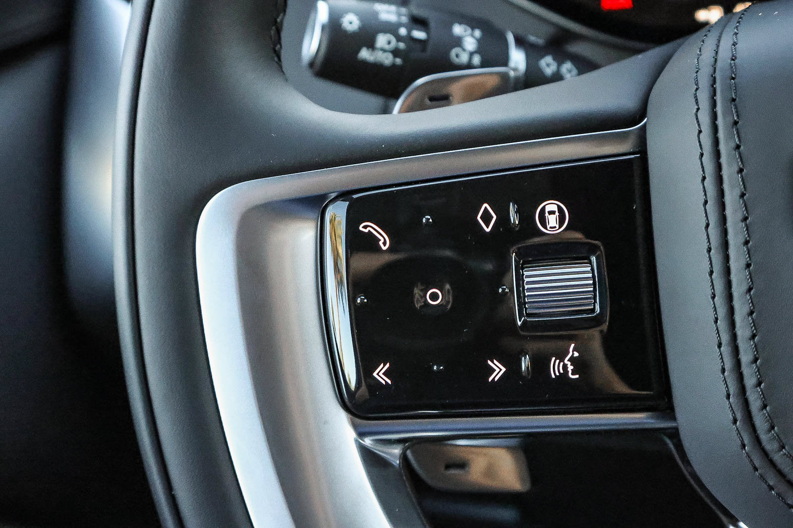 New 2026 Land Rover Range Rover SE AWD/4WD image 33