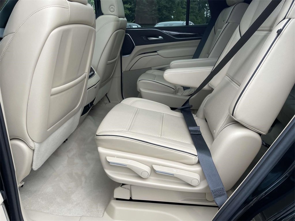 Used 2024 Cadillac Escalade Premium Luxury image 11