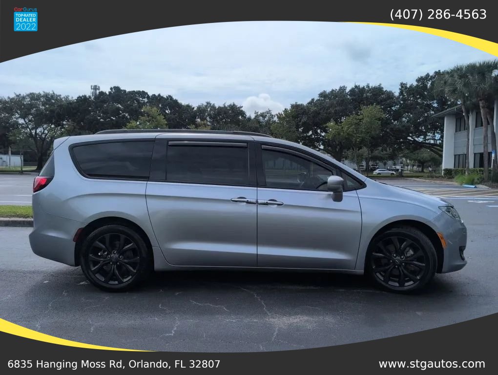 Used 2020 Chrysler Pacifica Touring-L w/ S Appearance Package FWD image 6