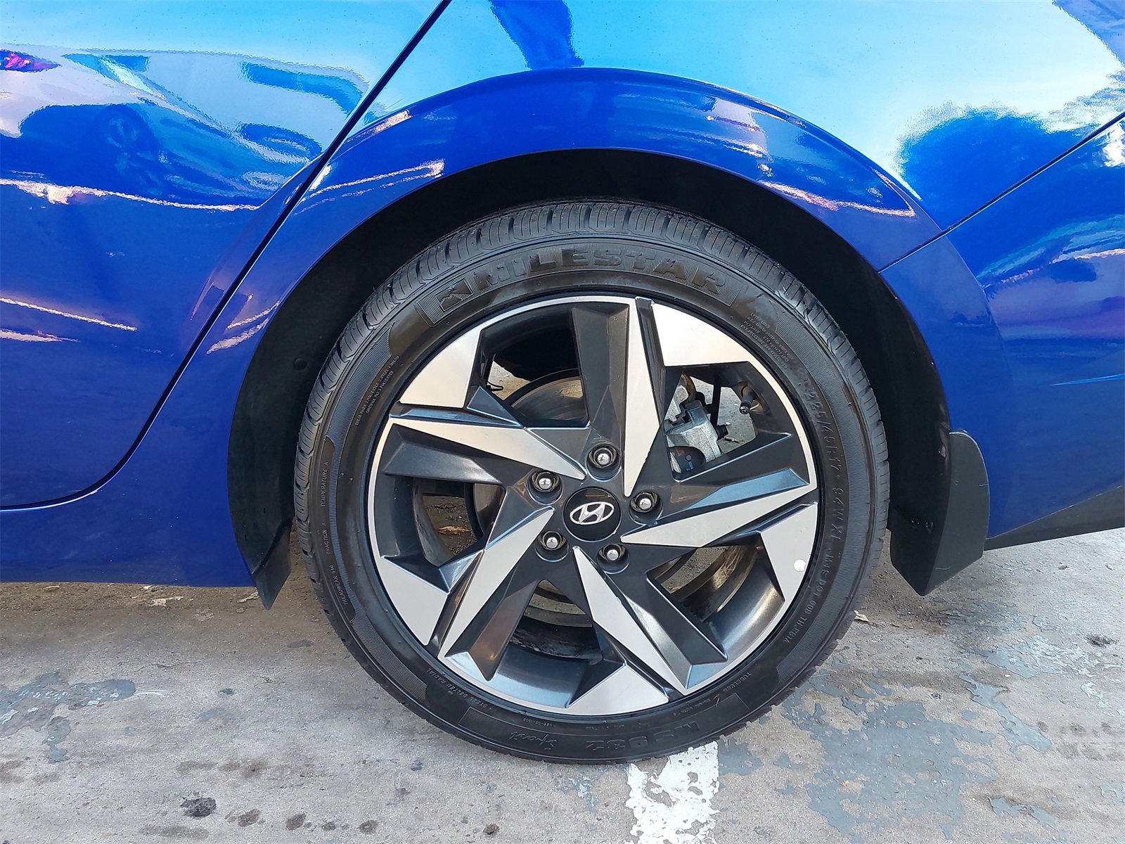 Used 2022 Hyundai Elantra Limited w/ Preferred Accessory Package image 34