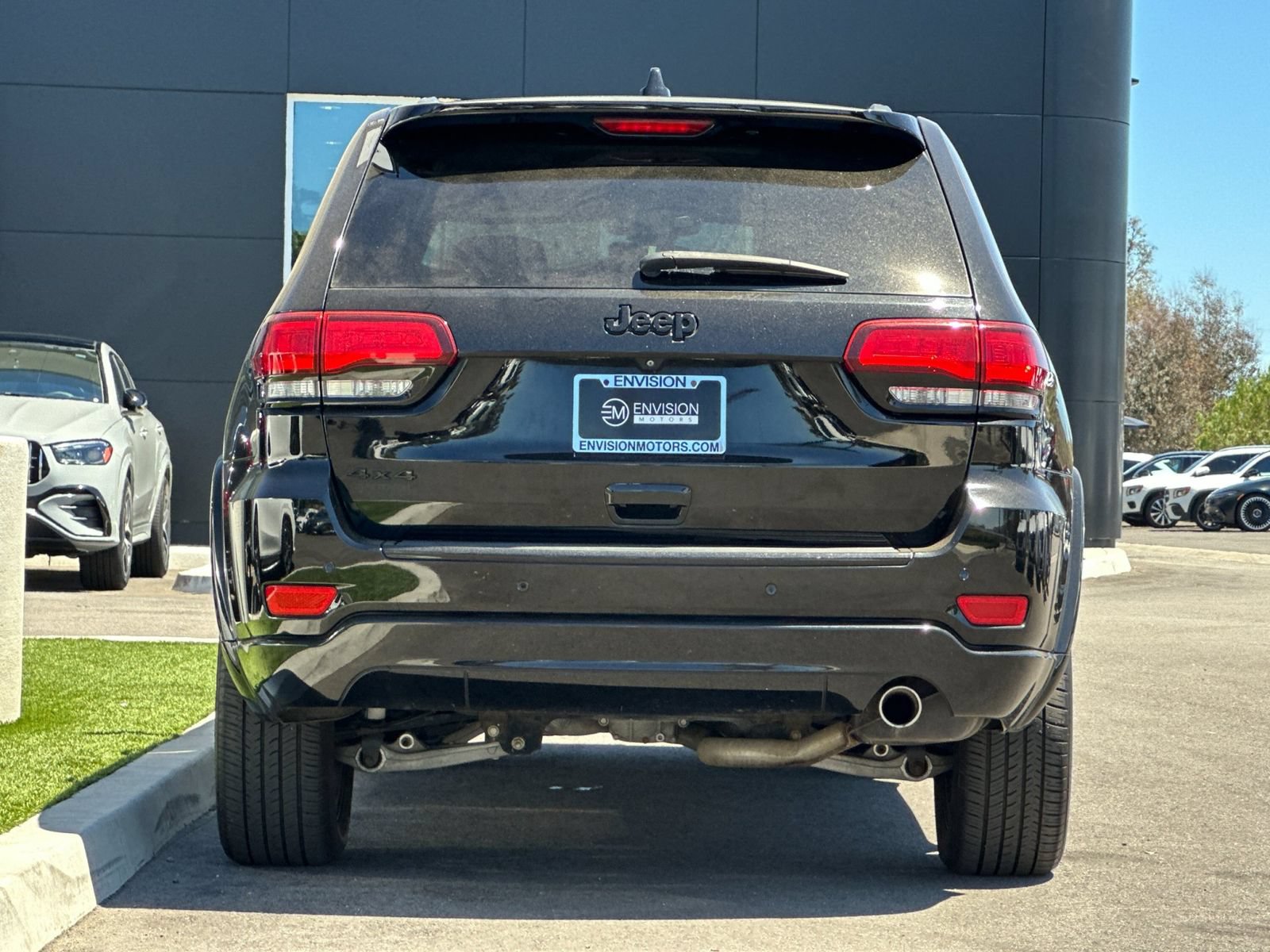 Used 2018 Jeep Grand Cherokee Altitude AWD/4WD image 4