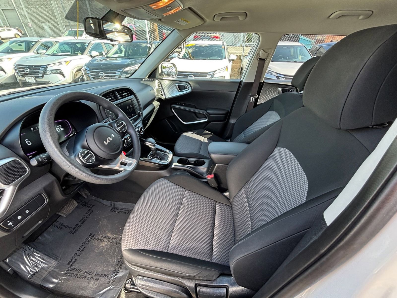 Used 2025 Kia Soul LX w/ LX Technology Package FWD image 24