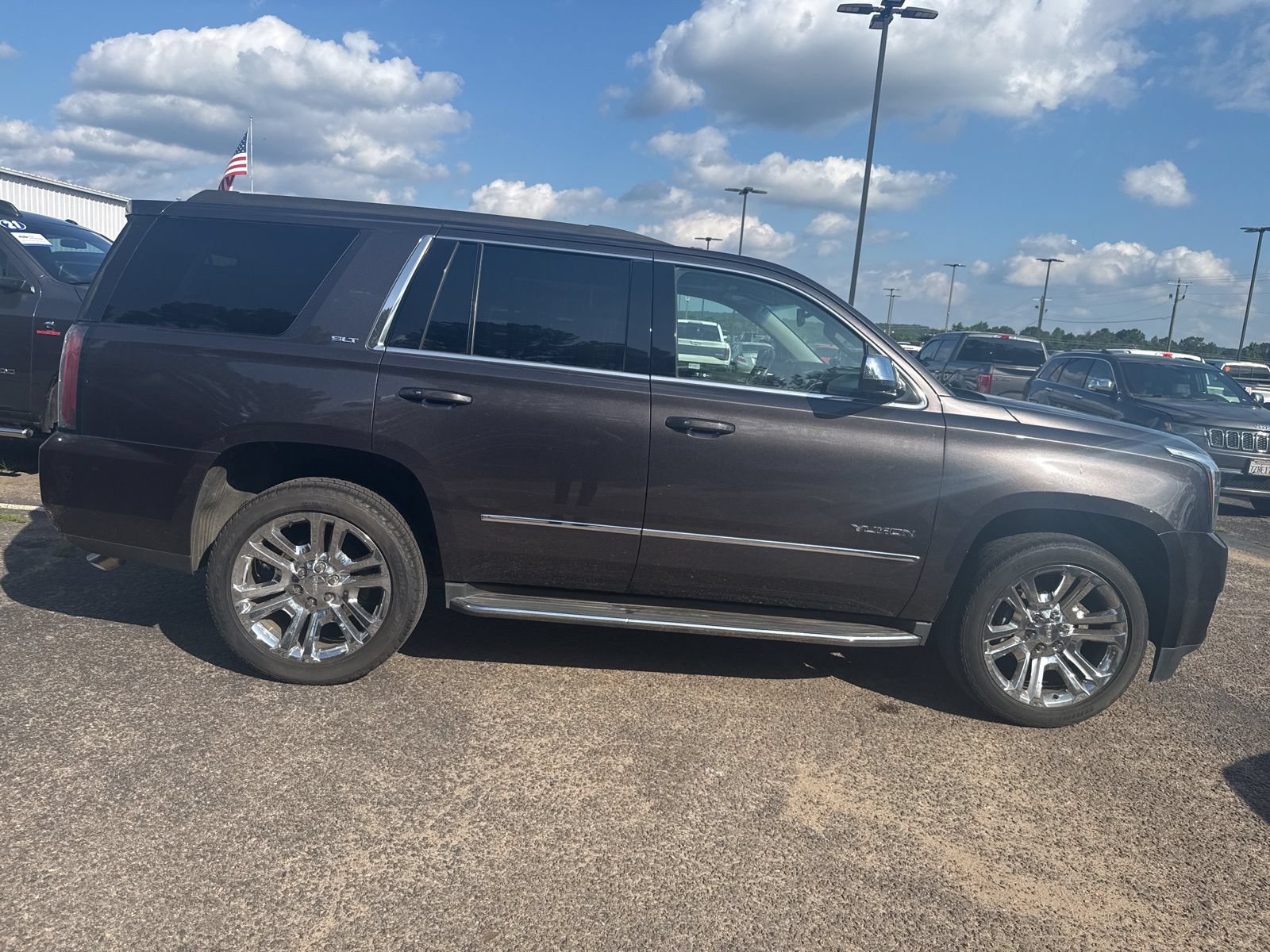 Used 2018 GMC Yukon SLT w/ Premium Edition AWD/4WD image 8