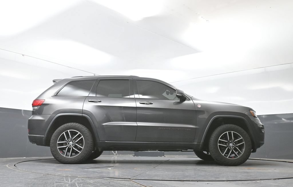 Used 2017 Jeep Grand Cherokee Trailhawk AWD/4WD image 25