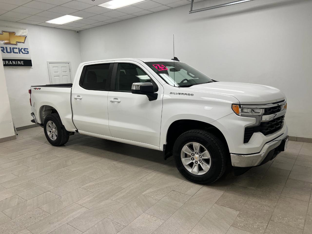 Used 2025 Chevrolet Silverado 1500 LT image 17