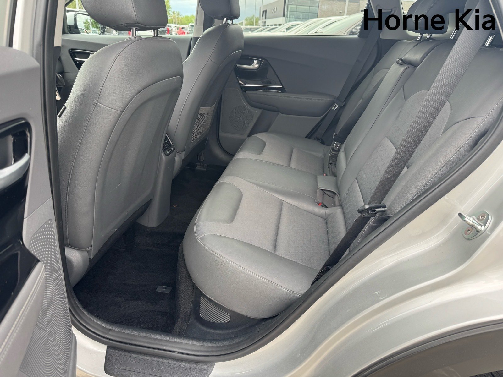 Used 2017 Kia Niro EX FWD image 13