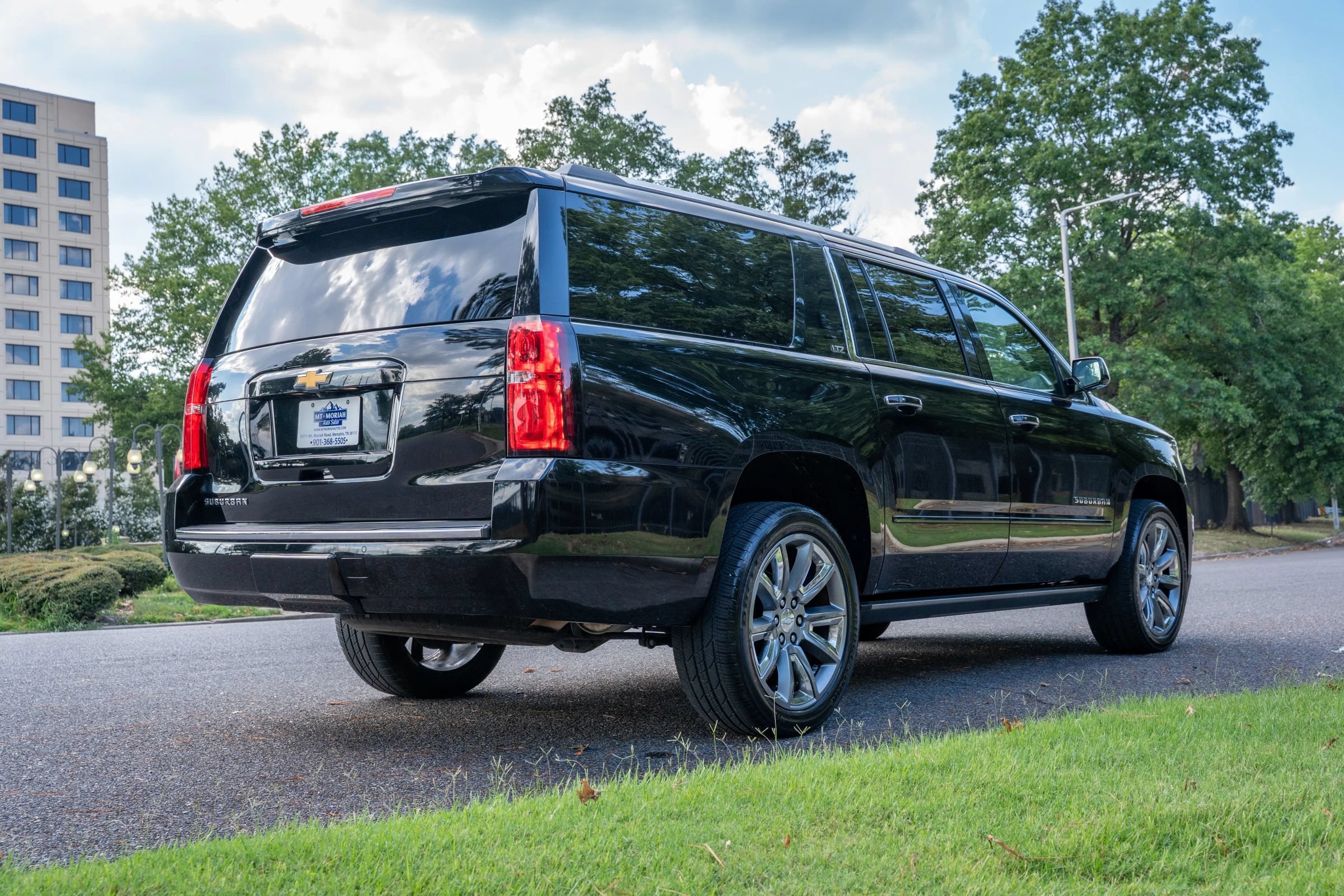 Used 2016 Chevrolet Suburban LTZ AWD/4WD image 5