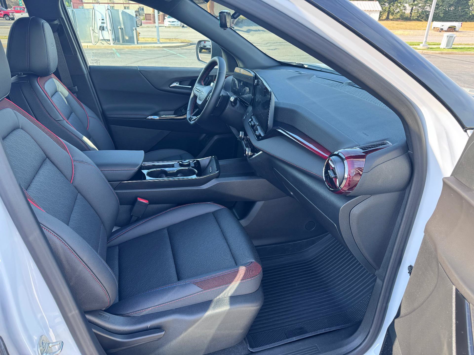 Used 2026 Chevrolet Equinox RS w/ Safety and Technology Package AWD/4WD image 18