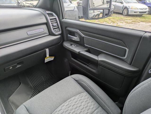 New 2026 RAM 3500 Big Horn AWD/4WD image 17