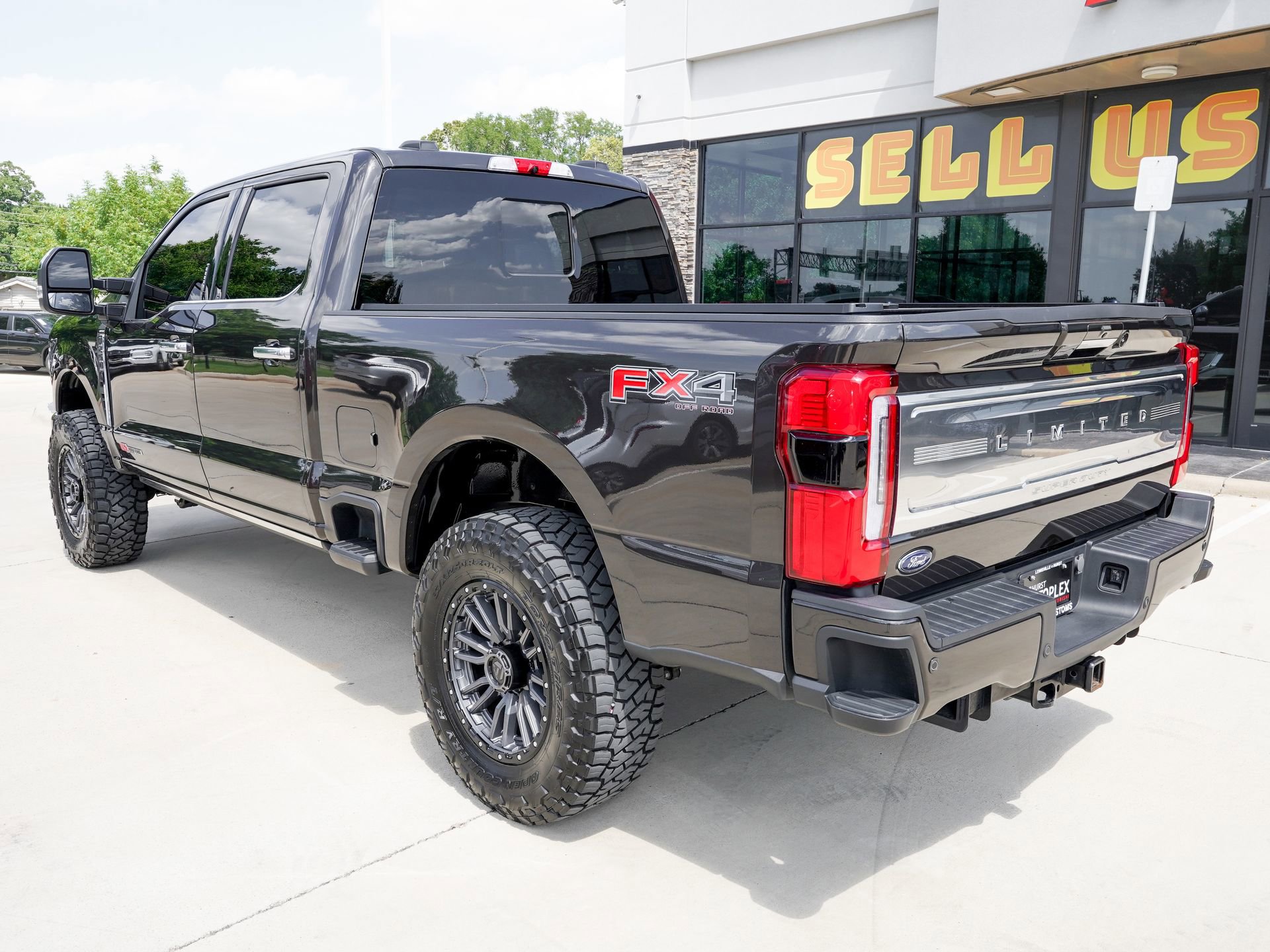 Used 2024 Ford F250 Limited w/ FX4 Off-Road Package AWD/4WD image 5