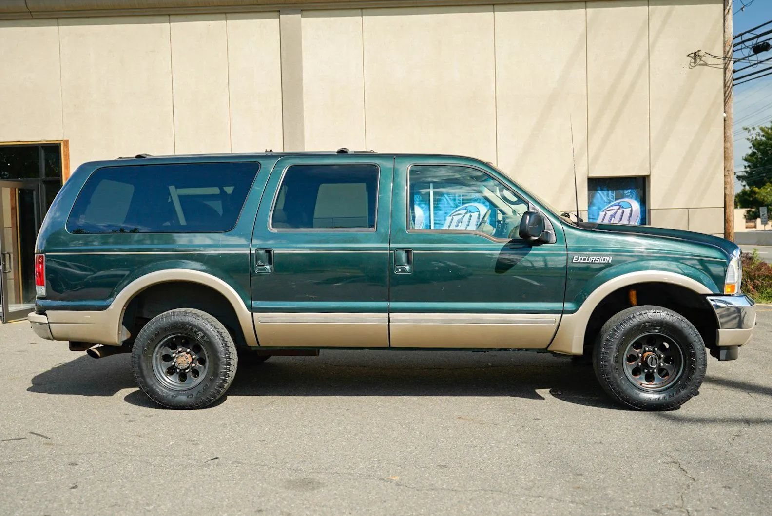 Used 2002 Ford Excursion Limited AWD/4WD image 4