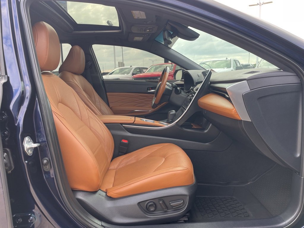 Used 2022 Toyota Avalon Limited image 29