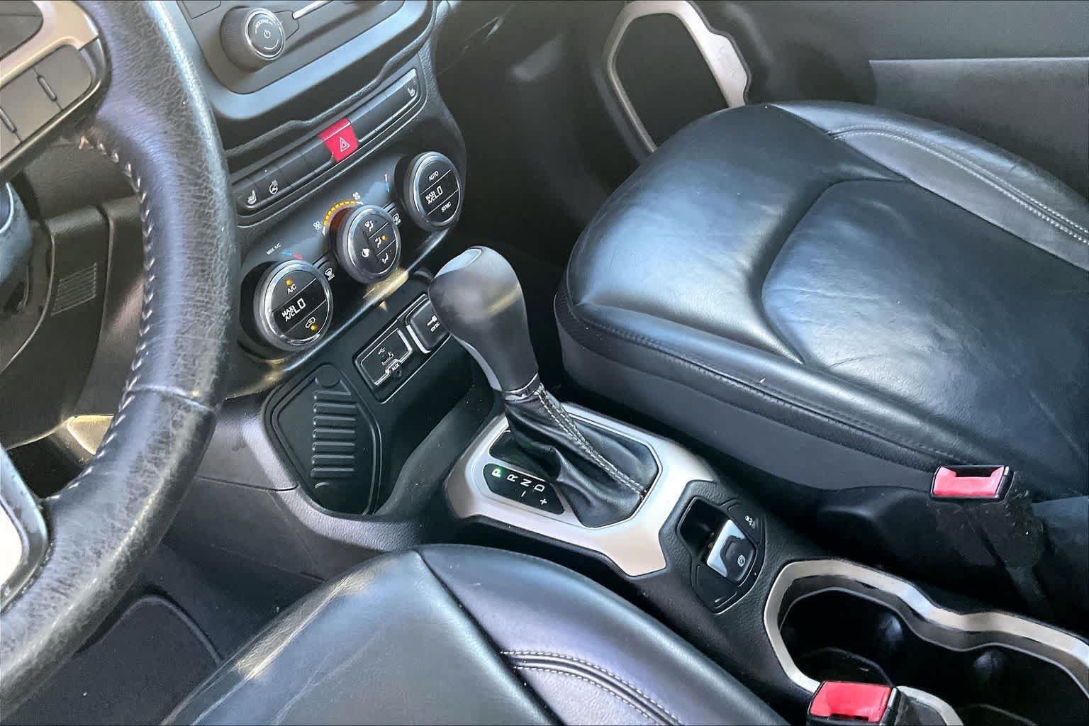 Used 2016 Jeep Renegade Limited FWD image 16