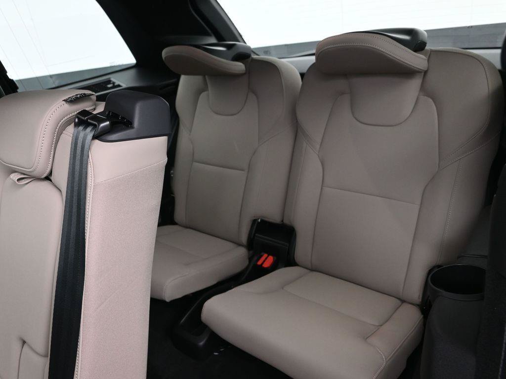New 2026 Volvo XC90 T8 Plus w/ Protection Package Premier AWD/4WD image 10