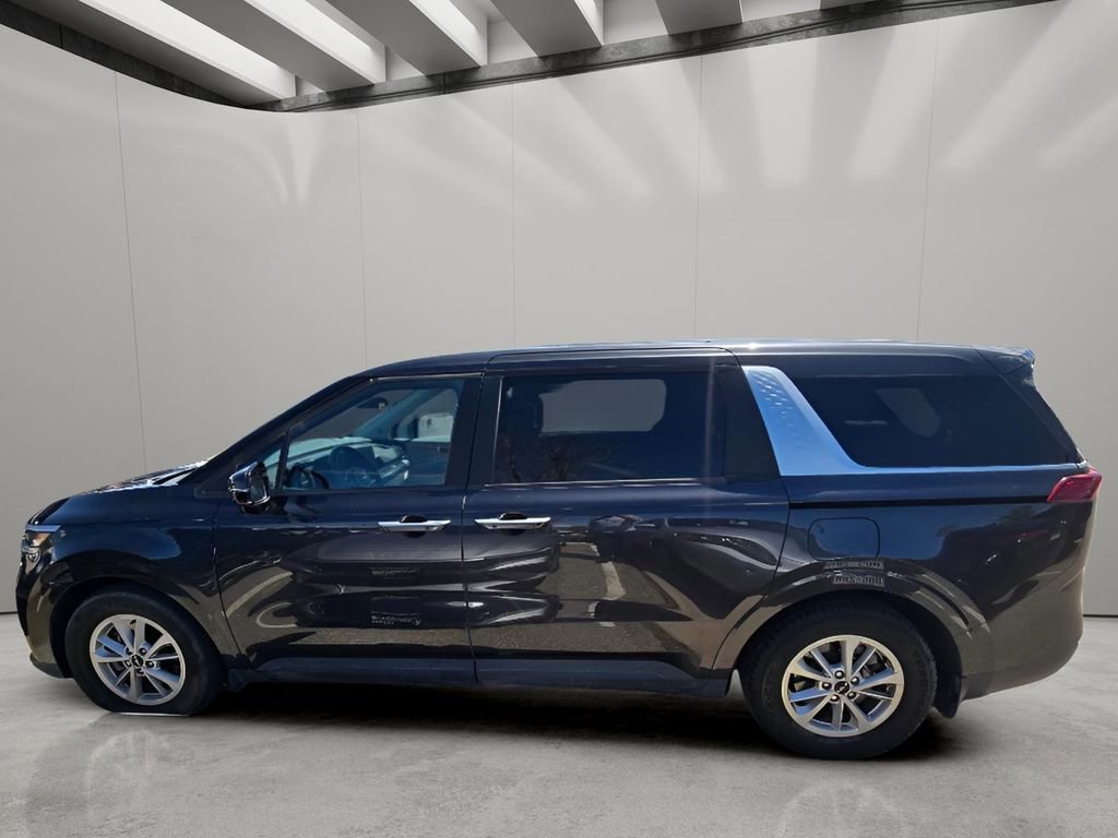 Used 2022 Kia Carnival LX FWD image 4