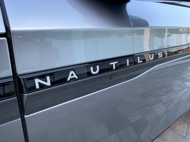 New 2026 Lincoln Nautilus Reserve w/ Jet Appearance Package AWD/4WD image 8