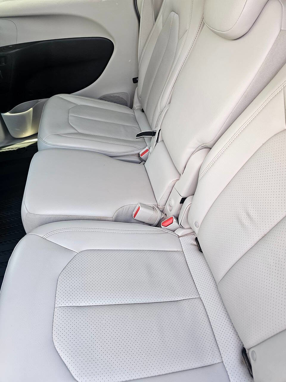 Used 2017 Chrysler Pacifica Touring-L Plus w/ Advanced Safetytec Group FWD image 13