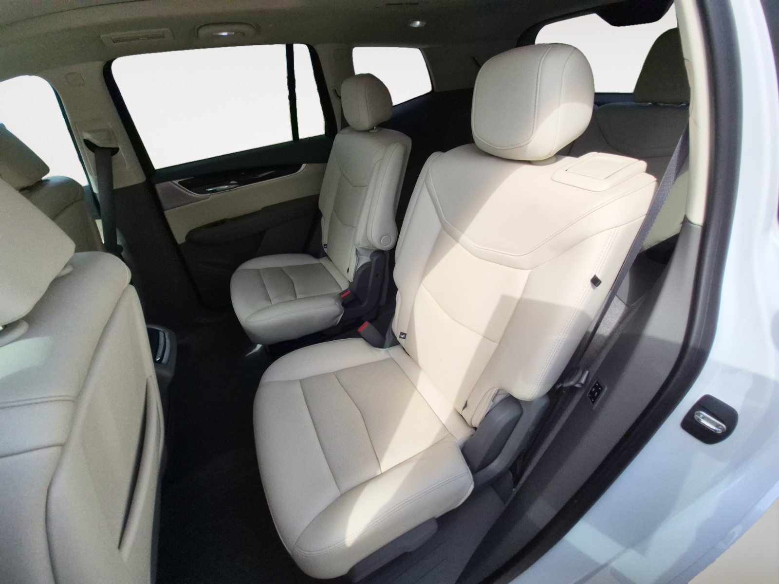 Used 2021 Cadillac XT6 Premium Luxury w/ LPO, Floor Liner Package FWD image 24