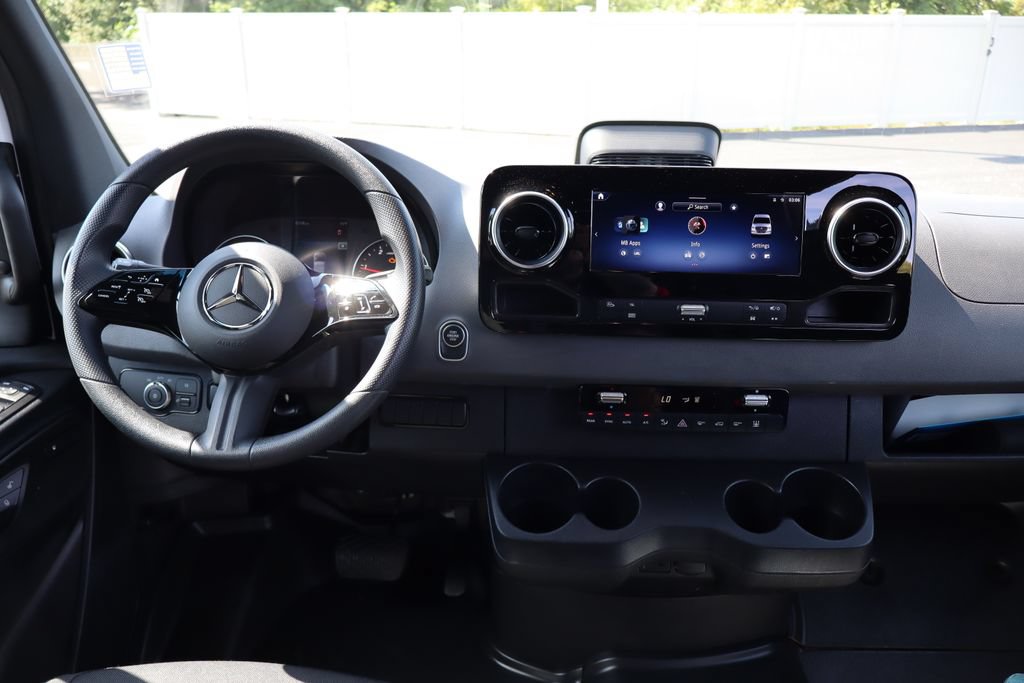 Used 2025 Mercedes-Benz Sprinter 2500 image 5
