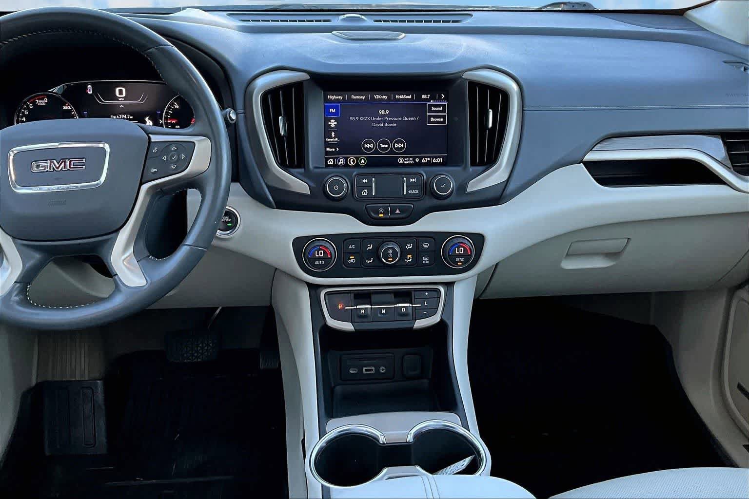Used 2022 GMC Terrain Denali w/ Denali Premium Package AWD/4WD image 16