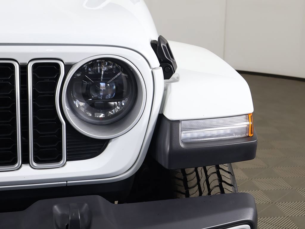 Used 2025 Jeep Wrangler Unlimited Sahara AWD/4WD image 13