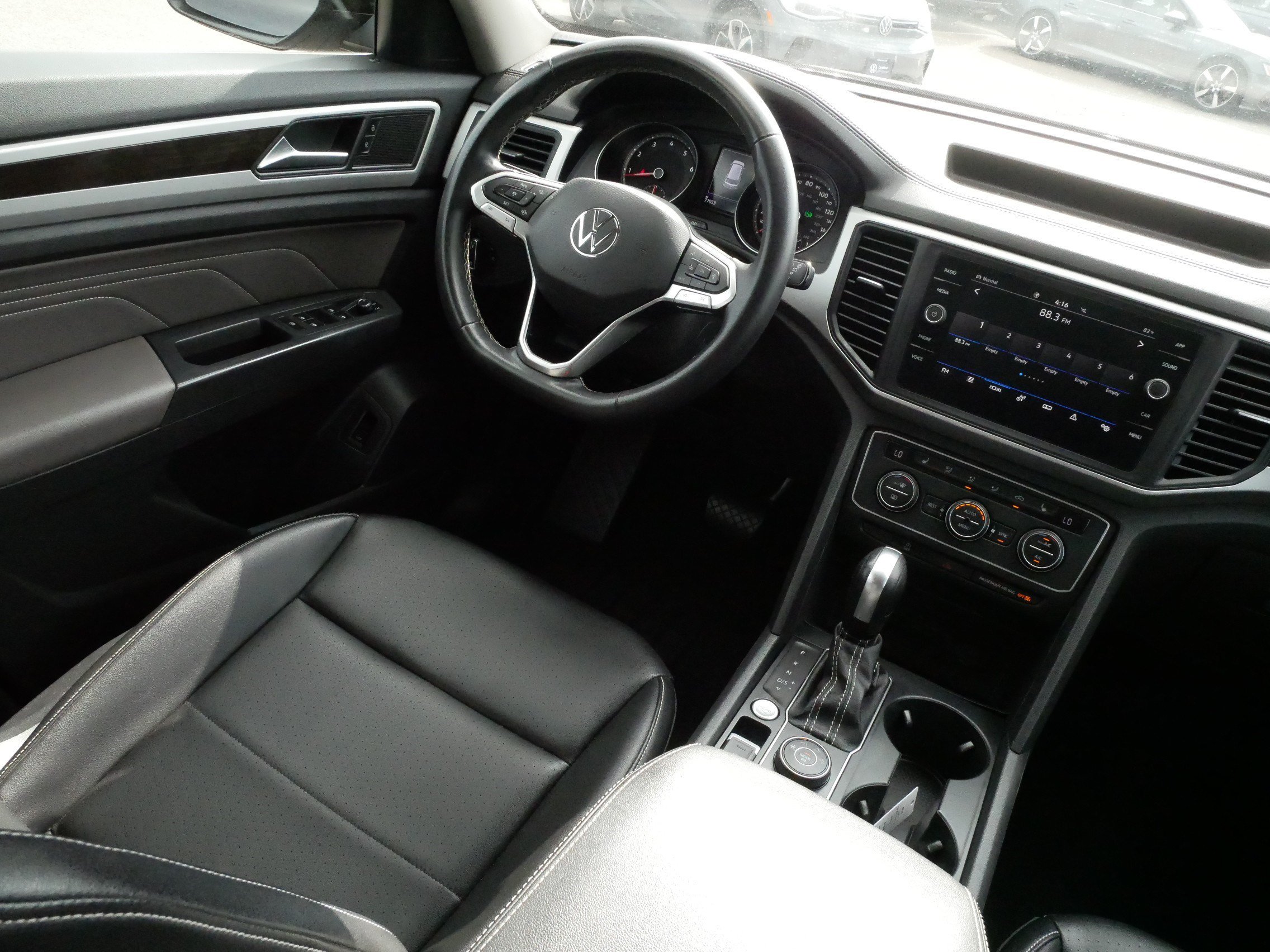 Used 2021 Volkswagen Atlas SE w/ Panoramic Sunroof Package AWD/4WD image 9