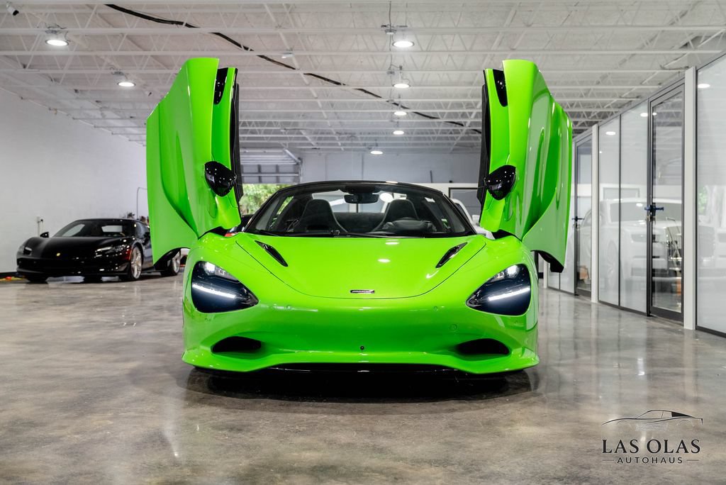 Used 2026 McLaren 750S Spider RWD image 6
