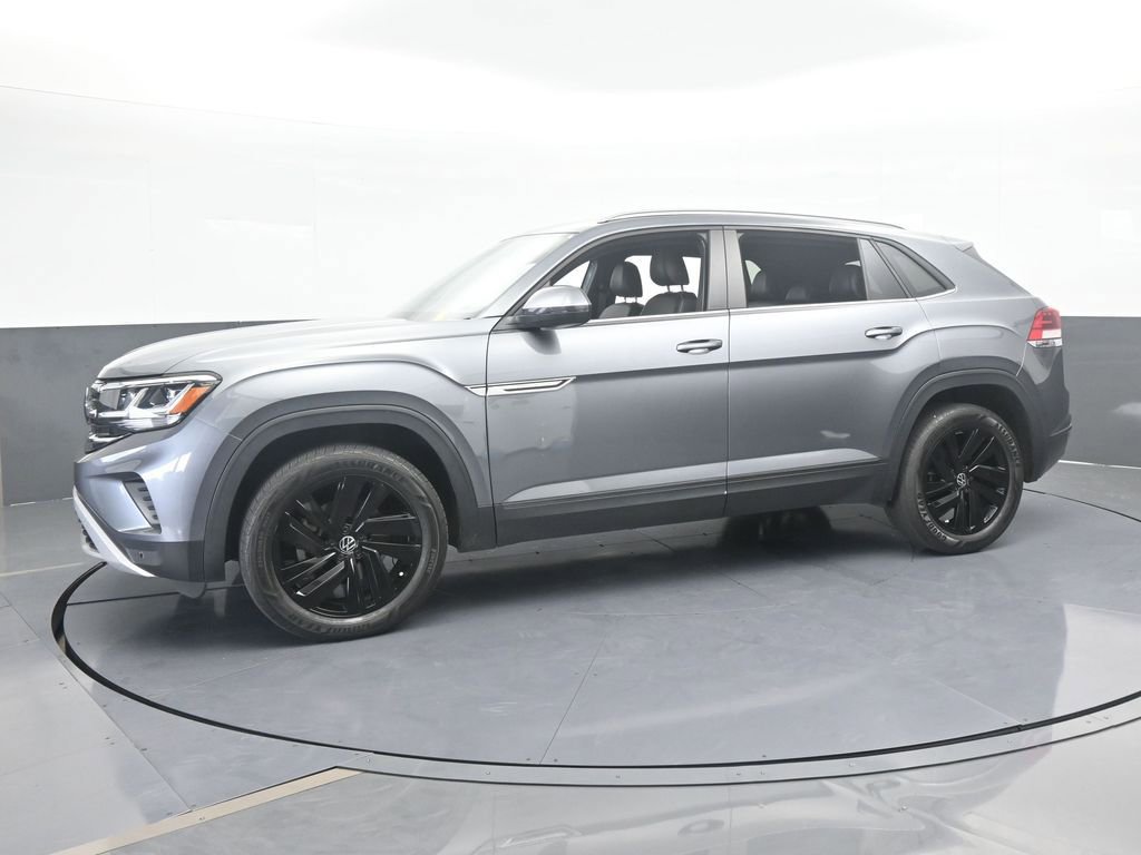 Used 2022 Volkswagen Atlas Cross Sport SE w/ Black Wheel Package video 2