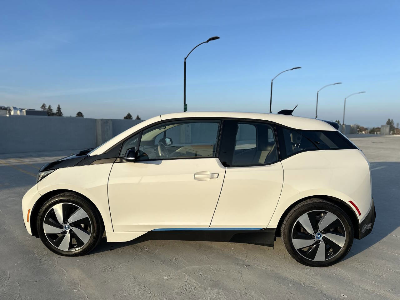 Used 2015 BMW i3 w/ Range Extender image 10