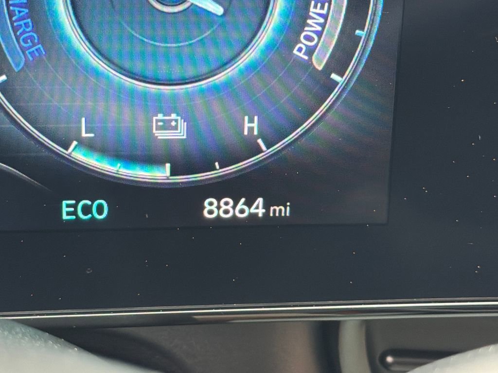 Used 2025 Hyundai Elantra Limited w/ Cargo Package image 24