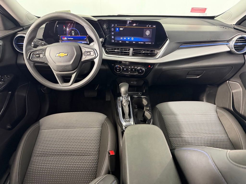 Used 2025 Chevrolet Trax LT image 12