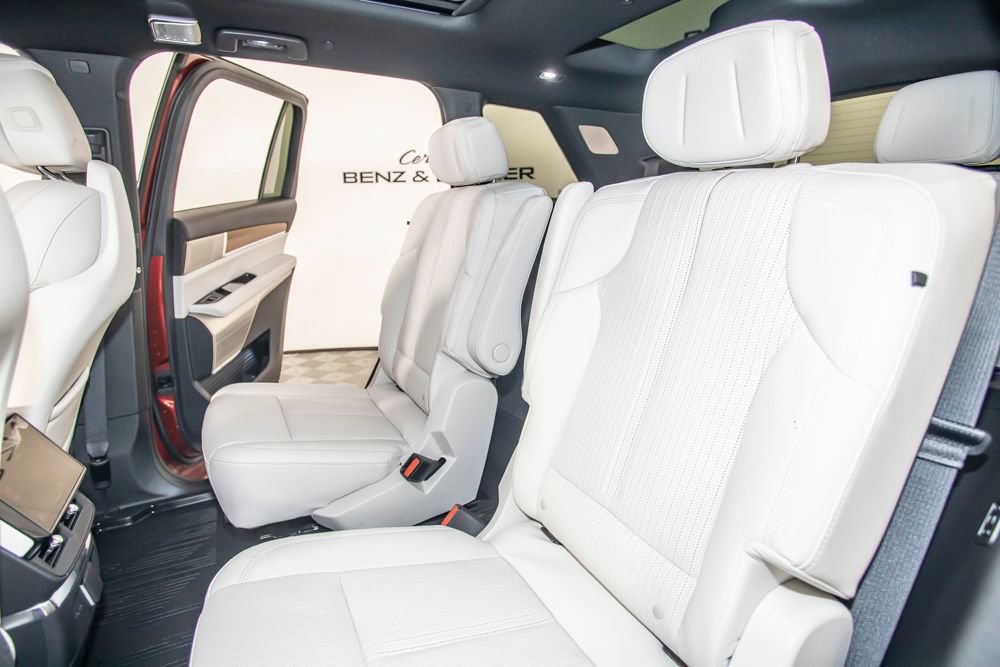 Used 2027 Cadillac Vistiq Sport w/ LPO, Floor Liner Package AWD/4WD image 15