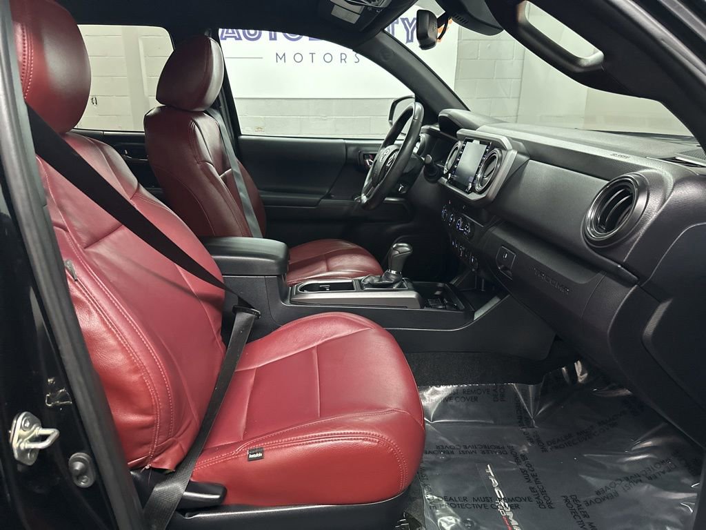 Used 2020 Toyota Tacoma TRD Off-Road w/ Technology Package image 20