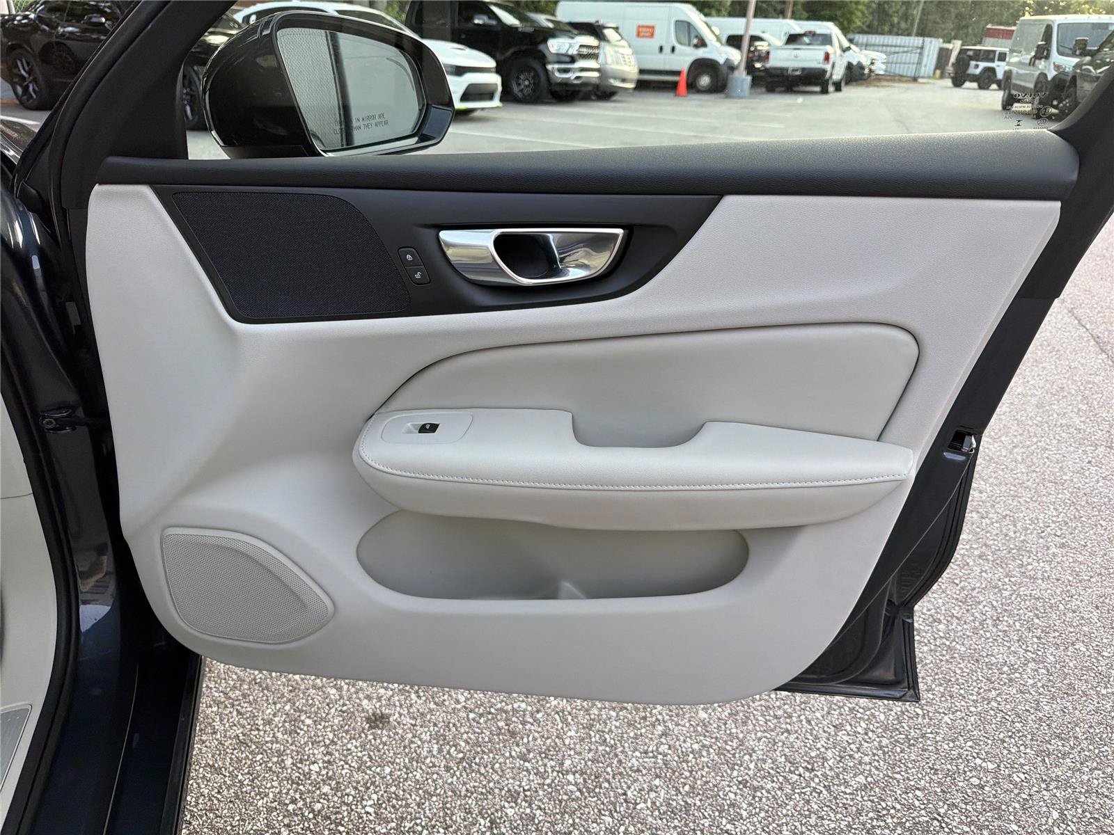Used 2023 Volvo S60 B5 Core FWD image 13
