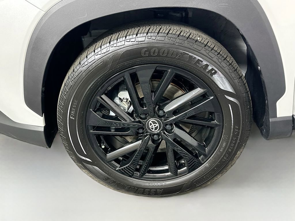 Used 2026 Toyota Corolla Cross XSE w/ Convenience Package image 32