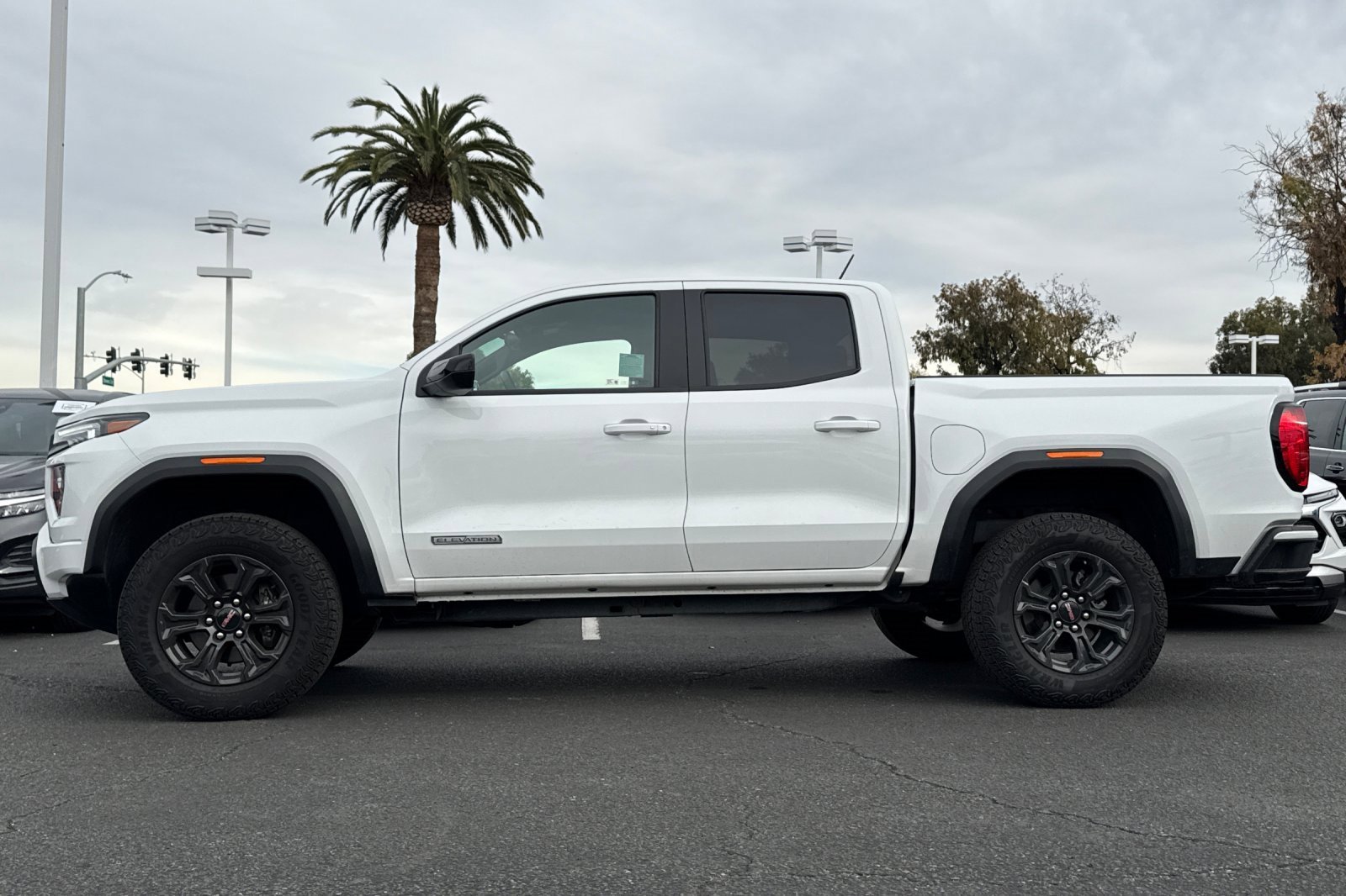 Used 2024 GMC Canyon Elevation w/ Trailering Package image 8