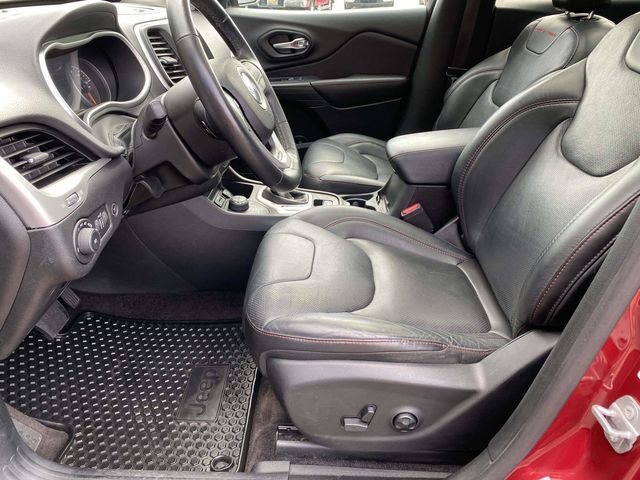 Used 2017 Jeep Cherokee Trailhawk AWD/4WD image 11