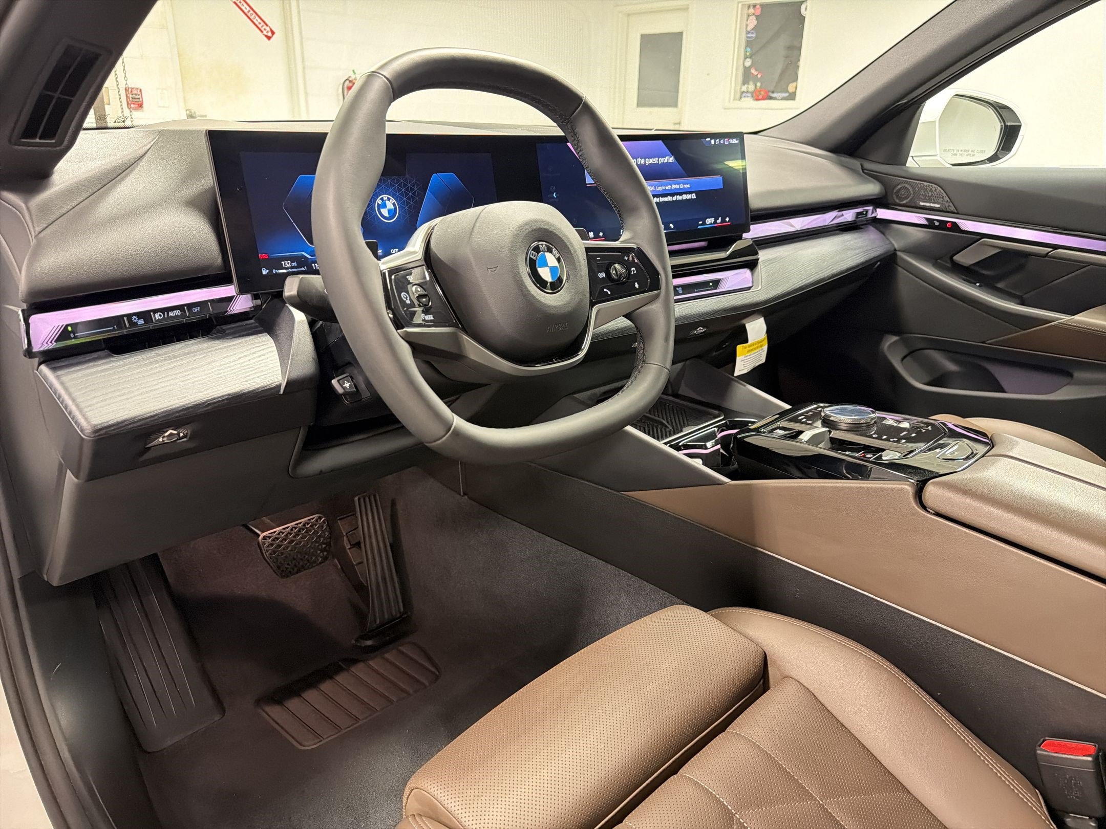 Certified 2025 BMW 540i xDrive AWD/4WD image 4