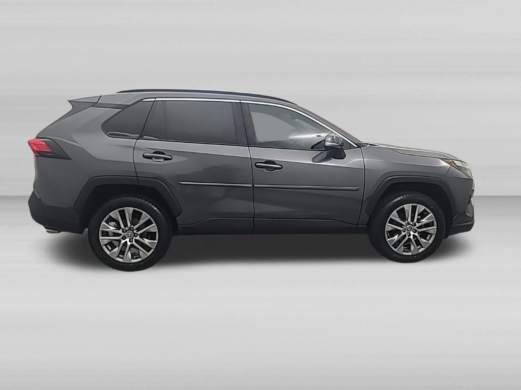 Used 2022 Toyota RAV4 XLE Premium AWD/4WD image 3