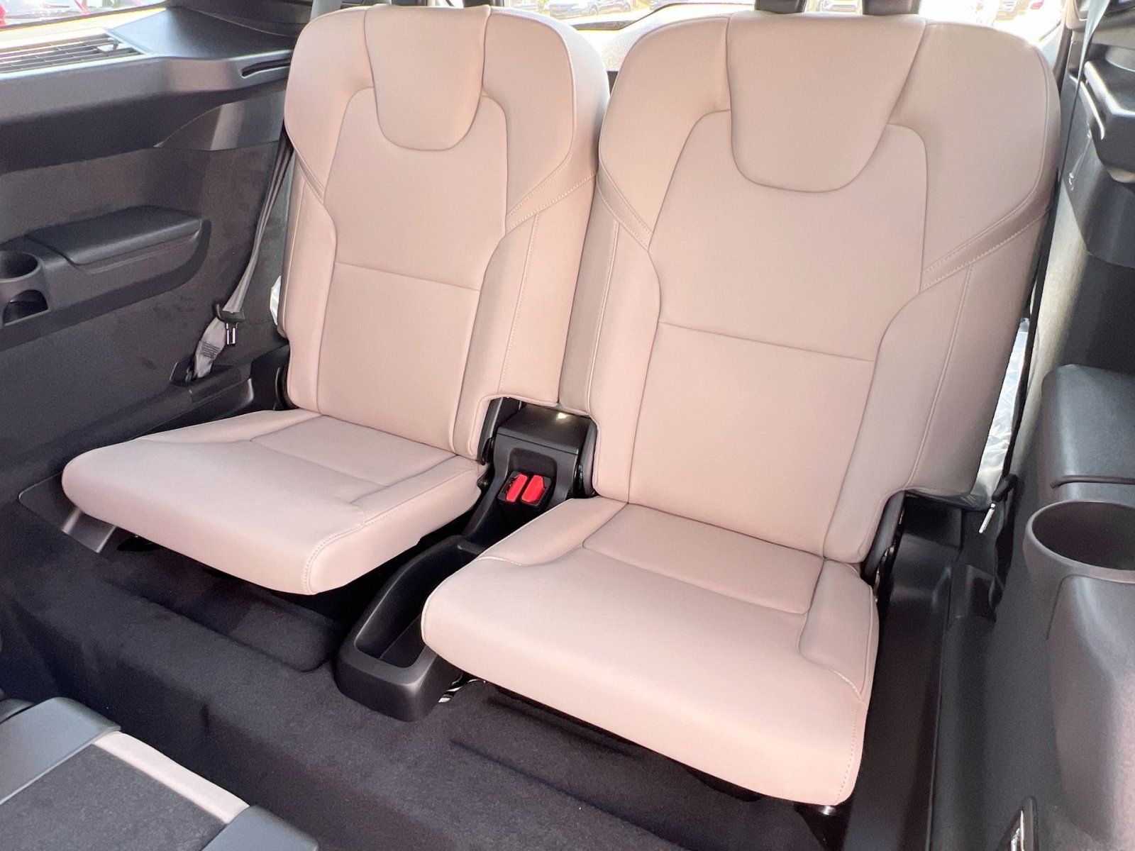 New 2026 Volvo XC90 B6 Plus w/ Protection Package Premier image 12